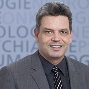 Psychosoziales Zentrum Krefeld Krefelder Krisenhilfe Ärztliche Leitung Prof. Dr. Robert Bering Prof. Dr. Robert Bering, Ärztliche Leitung Krefelder Krisenhilfe